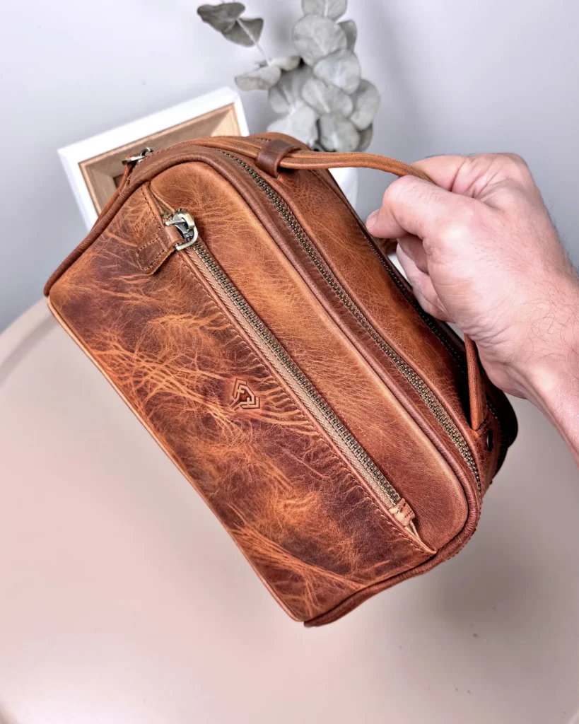 Large Men's Leather Handbag — Hazelnut Brown, 2104 — product view 2