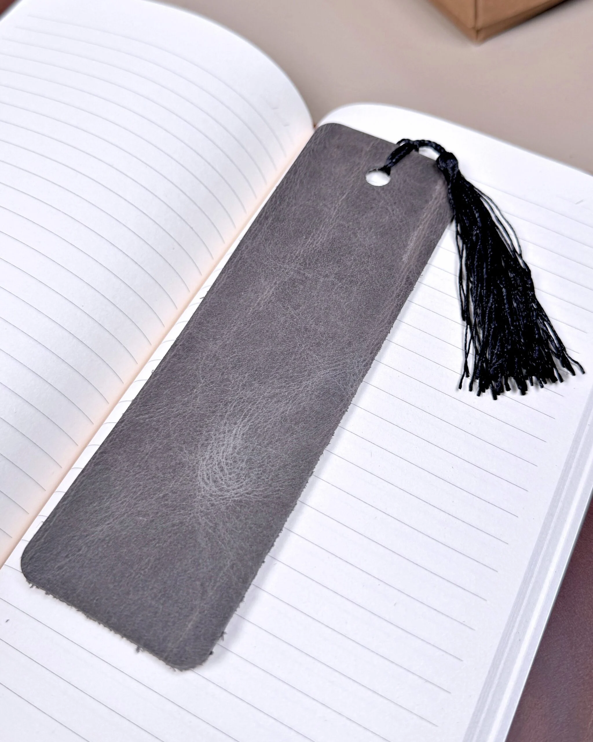filderi-155952-304aa10772ec Leather Bookmark — Gray — product view 1