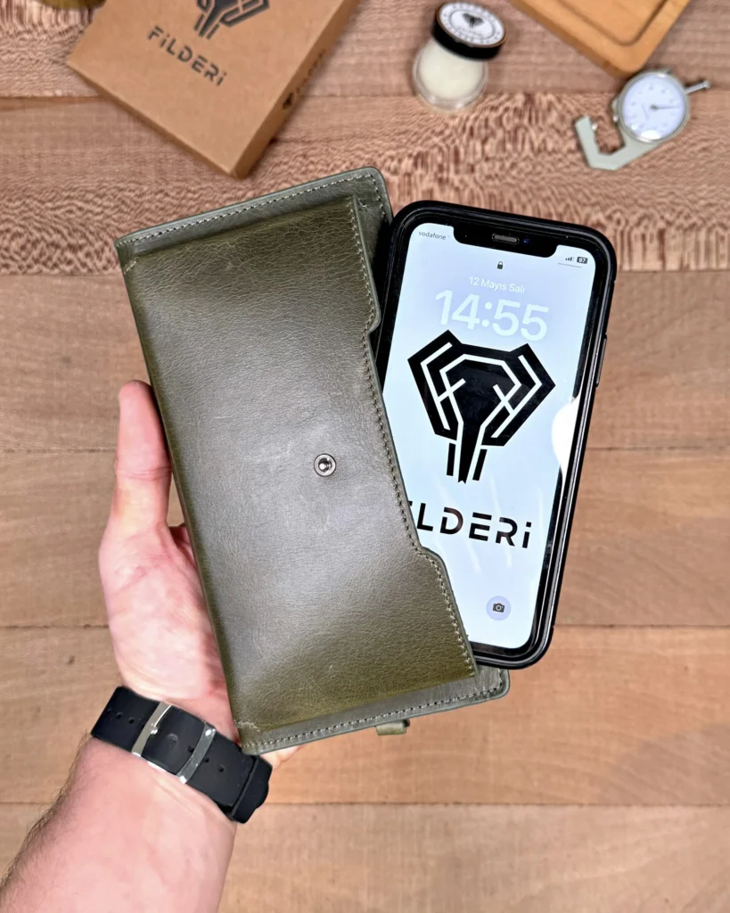 Large Zip Leather Phone Wallet — Green, 2040 — product view 2
