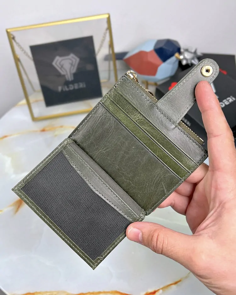 Leather Card Holder — Green, Tiguen, 2052 — product view 2
