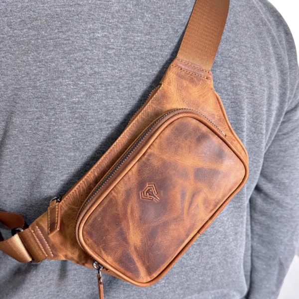 Leather Crossbody Bag — Hazelnut Brown, 2085 — product view 1